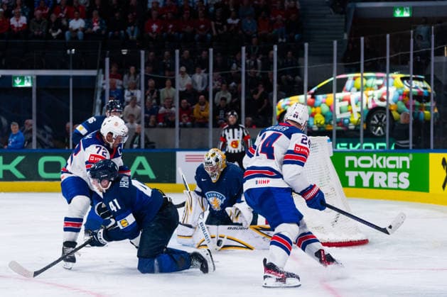 ZURICH, SWITZERLAND - MAY 18: Justus Annunen (Finland, 31) catches shot from Oliver Mathieu (United States, 24) during the Preliminary Round - Group A Match 17 between Finland and United States at the IIHF Ice hockey, Eishockey World Championship, WM, Weltmeisterschaft 2026, Swiss Life Arena on May 18, 2026 in Zurich, Switzerland. Zurich Switzerland Copyright: xTimoxSteinx