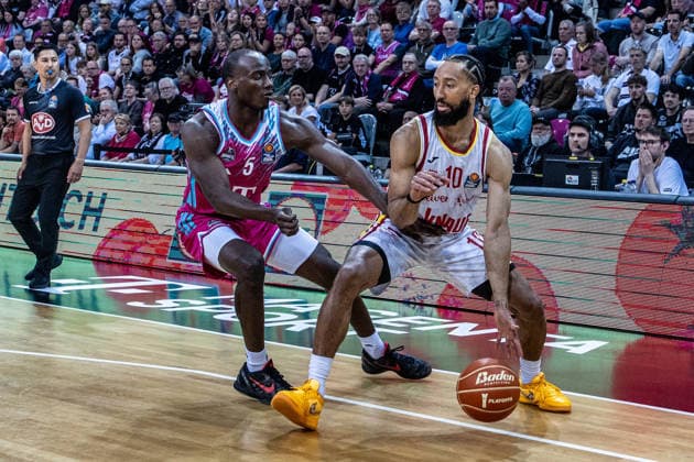 Davion Mintz (Fitness First Wuerzburg Baskets, 10) vs Tylan Birts (Telekom Baskets Bonn, 05) Telekom Baskets Bonn vs. Fitness First Wuerzburg Baskets, Basketball, easy Credit BBL, Playoffs, Viertelfinale, 2. Spieltag, 2025 2026, 18.05.2026 Telekom Baskets Bonn vs. Fitness First Wuerzburg Baskets, Basketball, easy Credit BBL, Playoffs, Viertelfinale, 2. Spieltag, 2025 2026, 18.05.2026 Bonn Copyright: xEibner-Pressefoto GerhardxWingenderx EP_GWR
