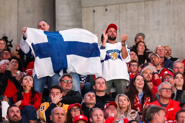 Ice hockey, Eishockey - IIHF WC 2026 ZURICH,SWITZERLAND,18.MAY.26 - ICE HOCKEY - IIHF Ice Hockey World Championship, WM, Weltmeisterschaft 2026, group stage, Finland vs USA. Image shows the rejoicing of Finland fans.  GEPAxpictures xMaticxKlansek