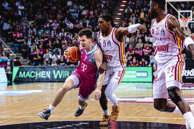easyCredit Basketball Bundesliga, 2. Playoff-Viertelfinale: Telekom Baskets Bonn vs. Fitness First Baskets Würzburg, 18.05.2026 Grayson Murphy (Telekom Baskets Bonn 7) gegen Marcus Carr (Würzburg 5) - easyCredit Basketball Bundesliga, 2. Playoff-Viertelfinale: Telekom Baskets Bonn vs. Fitness First Baskets Würzburg, 18.05.2026, Telekom Dome Bonn Copyright: xBEAUTIFULxSPORTS Derixx