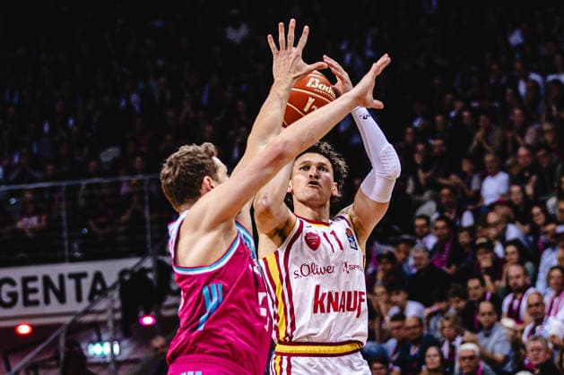 easyCredit Basketball Bundesliga, 2. Playoff-Viertelfinale: Telekom Baskets Bonn vs. Fitness First Baskets Würzburg, 18.05.2026 Brae Ivey (Würzburg 11) gegen Patrick Heckmann (Telekom Baskets Bonn 33) - easyCredit Basketball Bundesliga, 2. Playoff-Viertelfinale: Telekom Baskets Bonn vs. Fitness First Baskets Würzburg, 18.05.2026, Telekom Dome Bonn Copyright: xBEAUTIFULxSPORTS Derixx