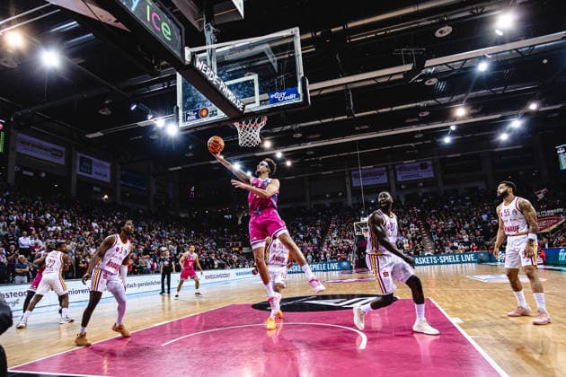 easyCredit Basketball Bundesliga, 2. Playoff-Viertelfinale: Telekom Baskets Bonn vs. Fitness First Baskets Würzburg, 18.05.2026 Michael Kessens (Telekom Baskets Bonn 6) punktet am Korb. - easyCredit Basketball Bundesliga, 2. Playoff-Viertelfinale: Telekom Baskets Bonn vs. Fitness First Baskets Würzburg, 18.05.2026, Telekom Dome Bonn Copyright: xBEAUTIFULxSPORTS Derixx