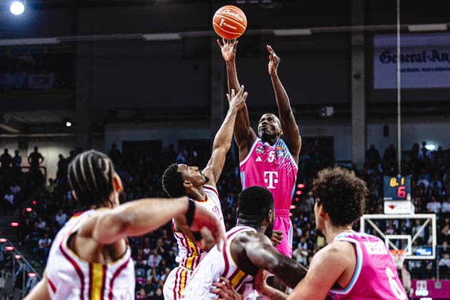 easyCredit Basketball Bundesliga, 2. Playoff-Viertelfinale: Telekom Baskets Bonn vs. Fitness First Baskets Würzburg, 18.05.2026 Tylan Birts (Telekom Baskets Bonn 5) von außen - easyCredit Basketball Bundesliga, 2. Playoff-Viertelfinale: Telekom Baskets Bonn vs. Fitness First Baskets Würzburg, 18.05.2026, Telekom Dome Bonn *** easyCredit Basketball Bundesliga, 2 Playoff Quarterfinals Telekom Baskets Bonn vs Fitness First Baskets Würzburg, 18 05 2026 Tylan Birts Telekom Baskets Bonn 5 from outside easyCredit Basketball Bundesliga, 2 Playoff Quarterfinals Telekom Baskets Bonn vs Fitness First Baskets Würzburg, 18 05 2026, Telekom Dome Bonn Copyright: xBEAUTIFULxSPORTS Derixx