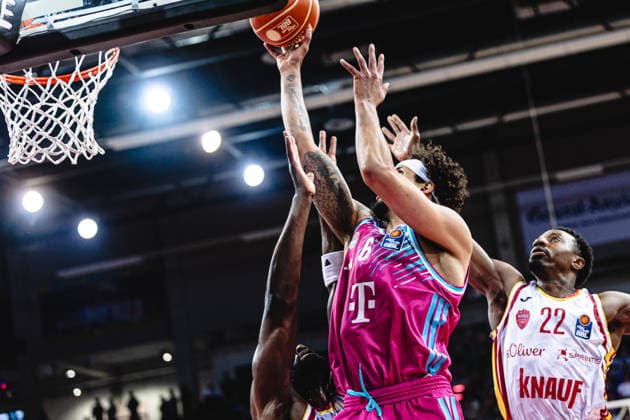 easyCredit Basketball Bundesliga, 2. Playoff-Viertelfinale: Telekom Baskets Bonn vs. Fitness First Baskets Würzburg, 18.05.2026 Michael Kessens (Telekom Baskets Bonn 6) punktet am Korb - easyCredit Basketball Bundesliga, 2. Playoff-Viertelfinale: Telekom Baskets Bonn vs. Fitness First Baskets Würzburg, 18.05.2026, Telekom Dome Bonn Copyright: xBEAUTIFULxSPORTS Derixx