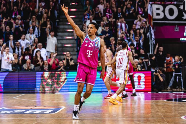easyCredit Basketball Bundesliga, 2. Playoff-Viertelfinale: Telekom Baskets Bonn vs. Fitness First Baskets Würzburg, 18.05.2026 Joel Aminu (Telekom Baskets Bonn 21) feiert einen Dreier - easyCredit Basketball Bundesliga, 2. Playoff-Viertelfinale: Telekom Baskets Bonn vs. Fitness First Baskets Würzburg, 18.05.2026, Telekom Dome Bonn Copyright: xBEAUTIFULxSPORTS Derixx