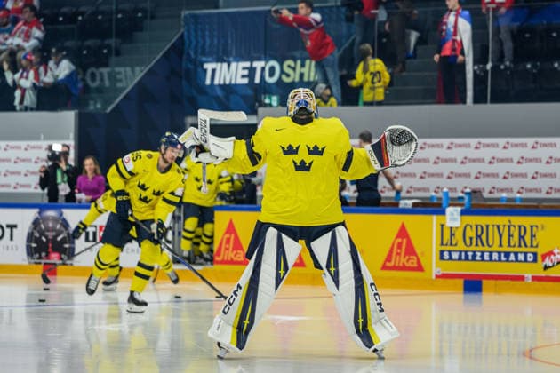 260518 Goaltender Magnus Hellberg of Sweden during warm up ahead of the 2026 IIHF Ice hockey, Eishockey World Championship, WM, Weltmeisterschaft match between Sweden and Czech Republic on May 18, 2026 in Fribourg. Photo: Jesper Zerman BILDBYRAN kod JZ JZ0719 ishockey ice hockey ishockey-vm 2026 vm 2026 iihf world championship sverige sweden tjeckien czech republic bbeng Copyright: JESPERxZERMAN BB260518JZ100