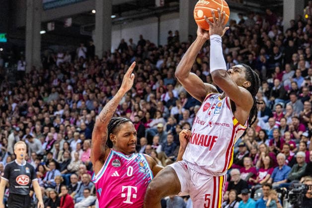 Marcus Carr (Fitness First Wuerzburg Baskets, 05) vs Jalen Finch (Telekom Baskets Bonn, 00) Telekom Baskets Bonn vs. Fitness First Wuerzburg Baskets, Basketball, easy Credit BBL, Playoffs, Viertelfinale, 2. Spieltag, 2025 2026, 18.05.2026 Telekom Baskets Bonn vs. Fitness First Wuerzburg Baskets, Basketball, easy Credit BBL, Playoffs, Viertelfinale, 2. Spieltag, 2025 2026, 18.05.2026 Bonn Copyright: xEibner-Pressefoto GerhardxWingenderx EP_GWR