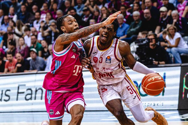 easyCredit Basketball Bundesliga, 2. Playoff-Viertelfinale: Telekom Baskets Bonn vs. Fitness First Baskets Würzburg, 18.05.2026 Marcus Carr (Würzburg 5) und Jalen Finch (Telekom Baskets Bonn 0) - easyCredit Basketball Bundesliga, 2. Playoff-Viertelfinale: Telekom Baskets Bonn vs. Fitness First Baskets Würzburg, 18.05.2026, Telekom Dome Bonn Copyright: xBEAUTIFULxSPORTS Derixx