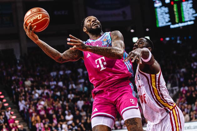 easyCredit Basketball Bundesliga, 2. Playoff-Viertelfinale: Telekom Baskets Bonn vs. Fitness First Baskets Würzburg, 18.05.2026 Jeff Garrett Jr. (Telekom Baskets Bonn 4) und Eddy Edigin Jr. (Würzburg 27) - easyCredit Basketball Bundesliga, 2. Playoff-Viertelfinale: Telekom Baskets Bonn vs. Fitness First Baskets Würzburg, 18.05.2026, Telekom Dome Bonn Copyright: xBEAUTIFULxSPORTS Derixx