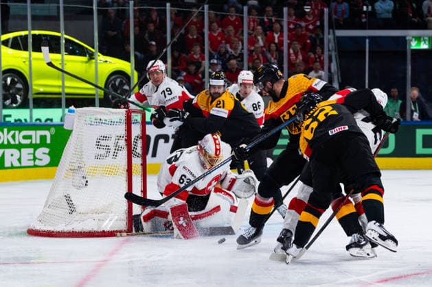ZURICH, SWITZERLAND - MAY 18: First chance for Parker Tuomie (Germany, 62) against Leonardo Genoni (Switzerland, 63) during the Preliminary Round - Group A Match 19 between Germany and Switzerland at the IIHF Ice hockey, Eishockey World Championship, WM, Weltmeisterschaft 2026, Swiss Life Arena on May 18, 2026 in Zurich, Switzerland. Zurich Switzerland Copyright: xTimoxSteinx