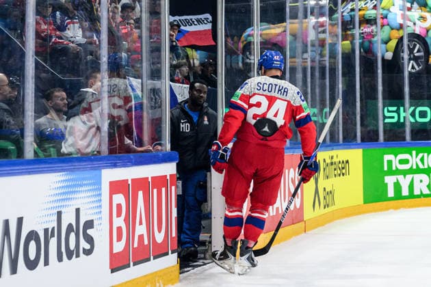 260518 Jan Scotka of Czech Republic leaving the ice after a match penalty during the 2026 IIHF Ice hockey, Eishockey World Championship, WM, Weltmeisterschaft match between Sweden and Czech Republic on May 18, 2026 in Fribourg. Photo: Jesper Zerman BILDBYRAN kod JZ JZ0719 ishockey ice hockey ishockey-vm 2026 vm 2026 iihf world championship sverige sweden tjeckien czech republic bbeng Copyright: JESPERxZERMAN BB260518JZ127