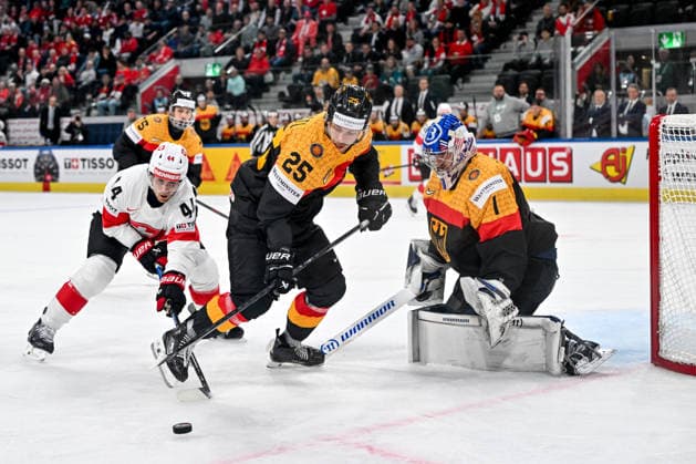 ZURICH, SWITZERLAND - MAY 18: Leon Huttl of Germany L) protects the puck from Pius Suter of Switzerland during the 2026 IIHF Ice hockey, Eishockey World Championship, WM, Weltmeisterschaft Switzerland game between Germany and Switzerland at Swiss Life Arena on May 18, 2026 in Zurich, Zurich. Zurich Swiss Life Arena Zurich Switzerland Copyright: xJustPictures.ch AndreaxBrancax jp-en-EuSpIm-JP7_ANB_Ger_Sui_18052026_1102