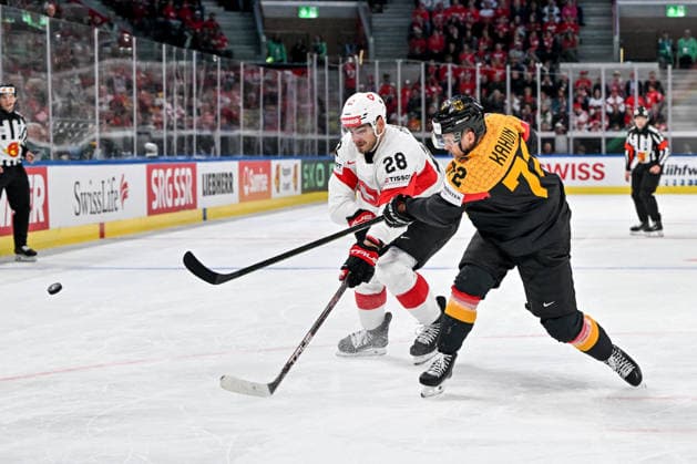 ZURICH, SWITZERLAND - MAY 18: Timo Meier of Switzerland and Dominik Kahun of Germany battle for the puck during the 2026 IIHF Ice hockey, Eishockey World Championship, WM, Weltmeisterschaft Switzerland game between Germany and Switzerland at Swiss Life Arena on May 18, 2026 in Zurich, Zurich. Zurich Swiss Life Arena Zurich Switzerland Copyright: xJustPictures.ch AndreaxBrancax jp-en-EuSpIm-JP7_ANB_Ger_Sui_18052026_1312
