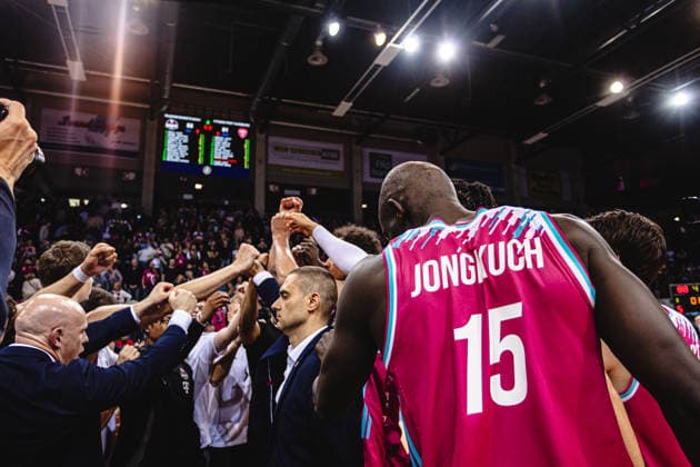 easyCredit Basketball Bundesliga, 2. Playoff-Viertelfinale: Telekom Baskets Bonn vs. Fitness First Baskets Würzburg, 18.05.2026 Die Bonner im Sieger-Huddle - easyCredit Basketball Bundesliga, 2. Playoff-Viertelfinale: Telekom Baskets Bonn vs. Fitness First Baskets Würzburg, 18.05.2026, Telekom Dome Bonn Copyright: xBEAUTIFULxSPORTS Derixx