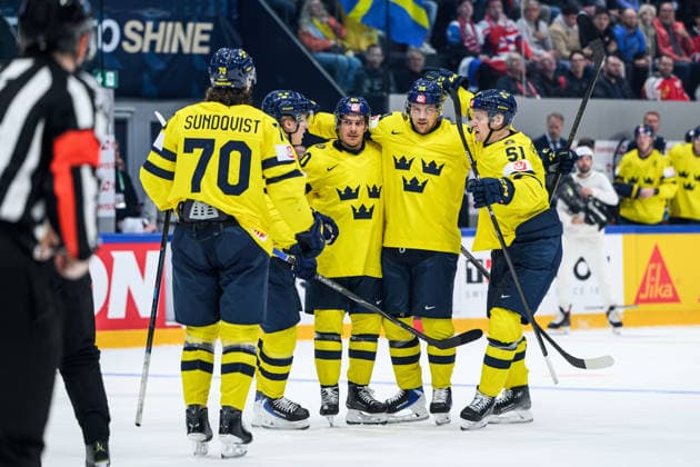 260518 Joel Persson, AndrÃ Petersson, Emil Heineman of Sweden celebrate the 1-3 goal during the 2026 IIHF Ice hockey, Eishockey World Championship, WM, Weltmeisterschaft match between Sweden and Czech Republic on May 18, 2026 in Fribourg. Photo: Jesper Zerman BILDBYRAN kod JZ JZ0719 ishockey ice hockey ishockey-vm 2026 vm 2026 iihf world championship sverige sweden tjeckien czech republic bbeng jubel Copyright: JESPERxZERMAN BB260518JZ130