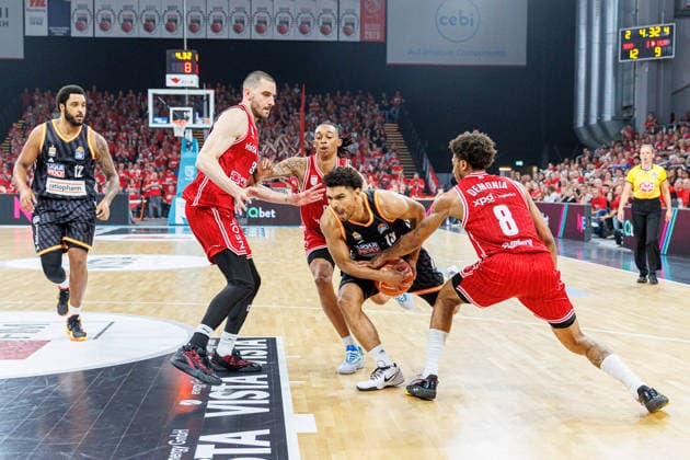 Daniel Keppeler (BMA365 Bamberg Baskets, 31), Austin Crowley (BMA365 Bamberg Baskets, 85), Mark Smith (ratiopharm Ulm, 13), Demarcus Demonia (BMA365 Bamberg Baskets, 08), BMA365 Bamberg Baskets vs. ratiopharm Ulm, Basketball, easyCredit BBL, Playoff Viertelfinale, Spiel 2, 18.05.2026 BMA365 Bamberg Baskets vs. ratiopharm Ulm, Basketball, easyCredit BBL, Playoff Viertelfinale, Spiel 2, 18.05.2026 Bamberg Copyright: xEibner-Pressefoto G.xSantemizx EP_EER