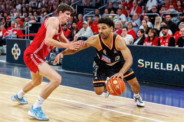 Richard Balint (BMA365 Bamberg Baskets, 11), Mark Smith (ratiopharm Ulm, 13), BMA365 Bamberg Baskets vs. ratiopharm Ulm, Basketball, easyCredit BBL, Playoff Viertelfinale, Spiel 2, 18.05.2026 BMA365 Bamberg Baskets vs. ratiopharm Ulm, Basketball, easyCredit BBL, Playoff Viertelfinale, Spiel 2, 18.05.2026 Bamberg Copyright: xEibner-Pressefoto G.xSantemizx EP_EER