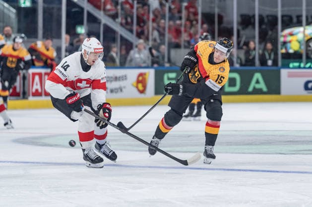 18 05 2026, Zurich, Swiss Life Arena, Ice hockey, Eishockey World Championships: Germany - Switzerland, 14 Dean Kukan (Switzerland), 15 Stefan Loibl (Germany) Zurich Swiss Life Arena Zurich Switzerland Copyright: xJustPictures.ch StefanxEmchx jp-de-StEm-DSC0032720260518