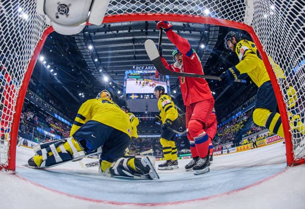 260518 Daniel Vozenilek of Czech Republic celebrates after the 0-3 goal and goaltender Magnus Hellberg, Albert Johansson and Oliver Ekman-Larsson of Sweden looks dejected during the 2026 IIHF Ice hockey, Eishockey World Championship, WM, Weltmeisterschaft match between Sweden and Czech Republic on May 18, 2026 in Fribourg. Photo: Jesper Zerman BILDBYRAN kod JZ JZ0719 ishockey ice hockey ishockey-vm 2026 vm 2026 iihf world championship sverige sweden tjeckien czech republic bbeng jubel depp Copyright: JESPERxZERMAN BB260518JZ135