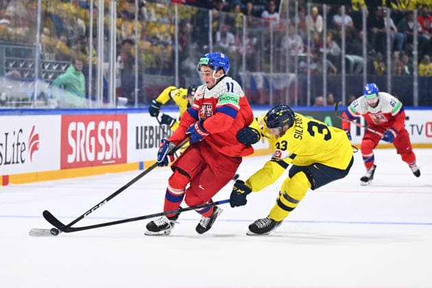 From left Matyas Melovsky and Jakob Silfverberg of Sweden in action during the IIHF World Championship, WM, Weltmeisterschaft Group B match Sweden vs Czech Republic on May 18, 2026, Fribourg, Switzerland. (CTKxPhoto RadekxPetrasek) CTKPhotoP2026051808072  CTKPhotoP2026051808072