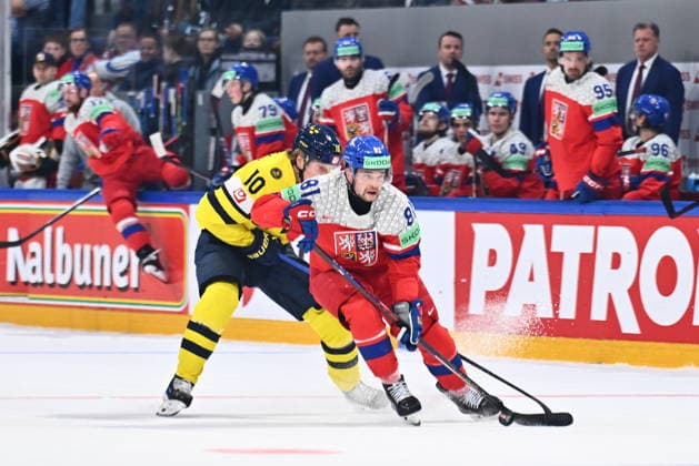 From left Simon Holmstrom of Sweden and Matej Blumel of Czech Republic in action during the IIHF World Championship, WM, Weltmeisterschaft Group B match Sweden vs Czech Republic on May 18, 2026, Fribourg, Switzerland. (CTKxPhoto RadekxPetrasek) CTKPhotoP2026051808123  CTKPhotoP2026051808123