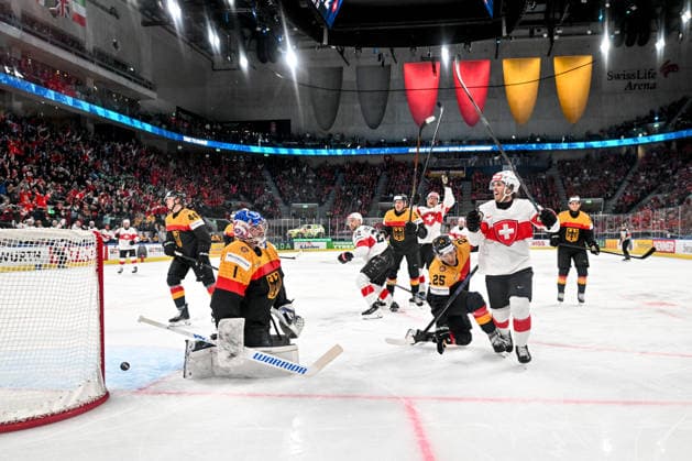 ZURICH, SWITZERLAND - MAY 18: Christoph Bertschy of Switzerland R) celebrates his goal scored against goalkeeper Jonas Stettmer of Germany L) during the 2026 IIHF Ice hockey, Eishockey World Championship, WM, Weltmeisterschaft Switzerland game between Germany and Switzerland at Swiss Life Arena on May 18, 2026 in Zurich, Zurich. Zurich Swiss Life Arena Zurich Switzerland *** ZURICH, SWITZERLAND MAY 18 Christoph Bertschy of Switzerland R celebrates his goal scored against goalkeeper Jonas Stettmer of Germany L during the 2026 IIHF Ice Hockey World Championship Switzerland game between Germany and Switzerland at Swiss Life Arena on May 18, 2026 in Zurich, Zurich Zurich Swiss Life Arena Zurich Switzerland Switzerland Copyright: xJustPictures.ch AndreaxBrancax jp-en-EuSpIm-JP7_ANB_Ger_Sui_18052026_5519