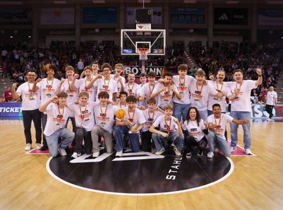 Deutscher Meister: JBBL Team Bonn Köln beim Spiel Telekom Baskets Bonnvs. Fitness First Würzburg Baskets Playoffs Viertelfinale Spiel 2 - Saison 2025 26
