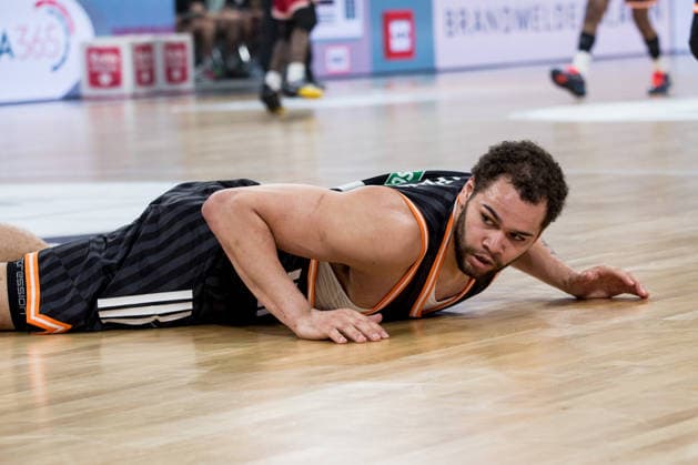 Bamberg, Deutschland 18. Mai 2026: 1. BBL Playoff Viertelfinale - 2025 2026 - Sp. 2 - Bamberg Baskets gegen Ratiopharm Ulm Im Bild: Christopher Ledlum (Ulm) liegt am Boden Brose Arena Bayern Copyright: xFotostandx xSchmittx