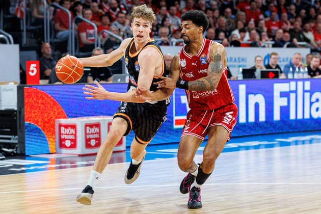 Tobias Jensen (ratiopharm Ulm, 07), Ibi Watson (BMA365 Bamberg Baskets, 02), BMA365 Bamberg Baskets vs. ratiopharm Ulm, Basketball, easyCredit BBL, Playoff Viertelfinale, Spiel 2, 18.05.2026 BMA365 Bamberg Baskets vs. ratiopharm Ulm, Basketball, easyCredit BBL, Playoff Viertelfinale, Spiel 2, 18.05.2026 Bamberg Copyright: xEibner-Pressefoto G.xSantemizx EP_EER