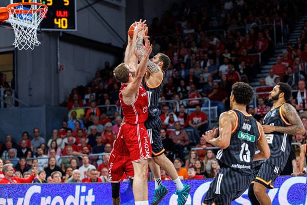 Moritz Krimmer (BMA365 Bamberg Baskets, 27), Christopher Ledlum (ratiopharm Ulm, 04), BMA365 Bamberg Baskets vs. ratiopharm Ulm, Basketball, easyCredit BBL, Playoff Viertelfinale, Spiel 2, 18.05.2026 BMA365 Bamberg Baskets vs. ratiopharm Ulm, Basketball, easyCredit BBL, Playoff Viertelfinale, Spiel 2, 18.05.2026 Bamberg Copyright: xEibner-Pressefoto G.xSantemizx EP_EER