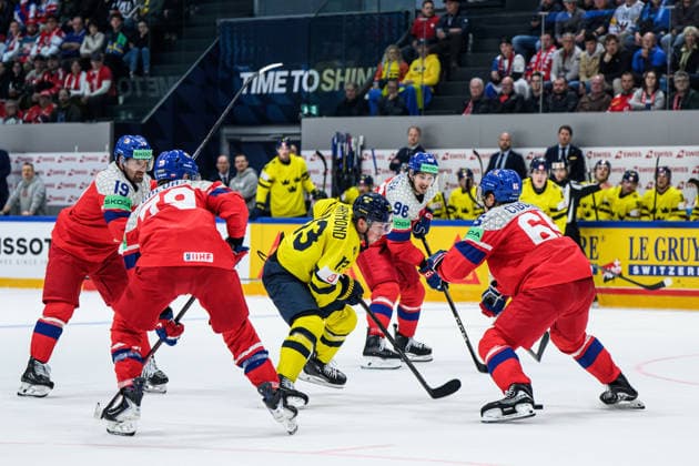 260518 Lucas Raymond of Sweden against Jakub Flek, Tomas Galvas, David Tomasek and Tomas Cibulka of Czech Republic during the 2026 IIHF Ice hockey, Eishockey World Championship, WM, Weltmeisterschaft match between Sweden and Czech Republic on May 18, 2026 in Fribourg. Photo: Jesper Zerman BILDBYRAN kod JZ JZ0719 ishockey ice hockey ishockey-vm 2026 vm 2026 iihf world championship sverige sweden tjeckien czech republic bbeng Copyright: JESPERxZERMAN BB260518JZ145