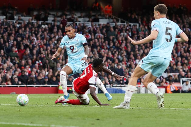 Arsenal v Burnley 18 May 2026, London - Premier League Football - Arsenal v Burnley - Lucas Pires of Burnley takes down Bukayo Saka of Arsenal but no foul is given - Photo: Charlotte Wilson Offside. London UK Copyright: xCharlottexWilsonx xOffsidexOffside
