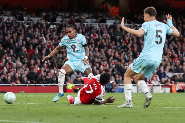 Arsenal v Burnley 18 May 2026, London - Premier League Football - Arsenal v Burnley - Lucas Pires of Burnley takes down Bukayo Saka of Arsenal but no foul is given - Photo: Charlotte Wilson Offside. London UK Copyright: xCharlottexWilsonx xOffsidexOffside
