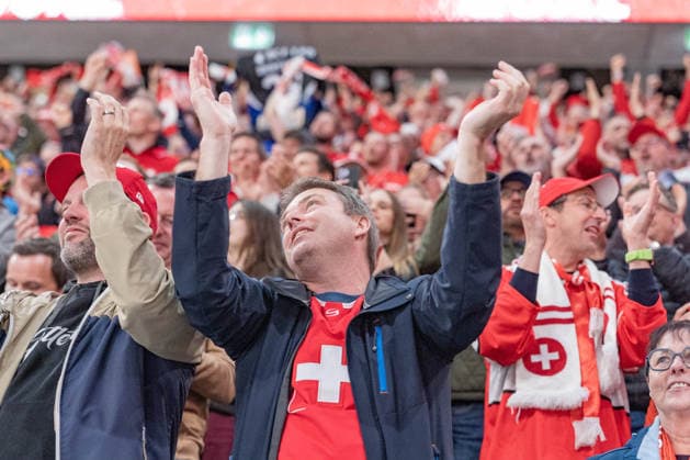18 05 2026, Zurich, Swiss Life Arena, Ice hockey, Eishockey World Championships: Germany - Switzerland, Die Schweizer Fans feiern in de Swiss Life Arena Zurich Swiss Life Arena Zurich Switzerland Copyright: xJustPictures.ch StefanxEmchx jp-de-StEm-DSC0106020260518