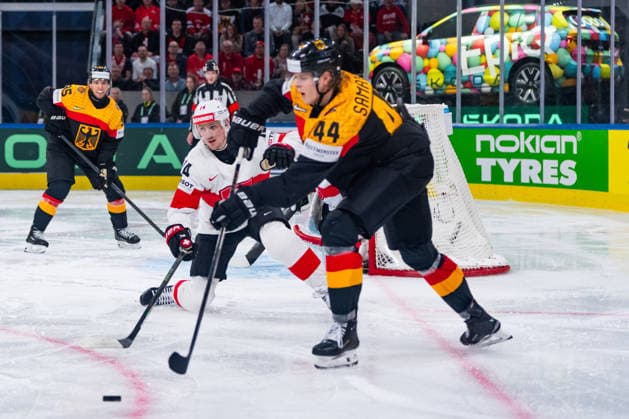ZURICH, SWITZERLAND - MAY 18: Dean Kukan (Switzerland, 14) in the battle for the puck with Joshua Samanski (Germany, 44) during the Preliminary Round - Group A Match 19 between Germany and Switzerland at the IIHF Ice hockey, Eishockey World Championship, WM, Weltmeisterschaft 2026, Swiss Life Arena on May 18, 2026 in Zurich, Switzerland. Zurich Switzerland Copyright: xTimoxSteinx
