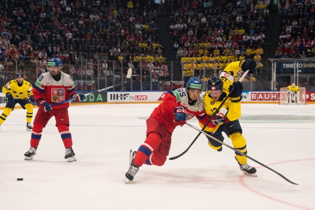 FRIBOURG, FRIBOURG - MAY 18: Tomas Cibulka of Czechia battles with Lucas Raymond of Sweden during the 2026 IIHF World Championship, WM, Weltmeisterschaft Preliminary Round Group B match between Sweden and Czechia at BCF Arena on May 18, 2026 in Fribourg, Fribourg, Switzerland. Copyright: xLivioxBaeriswylx xSPPx Sportspressphoto_SPR149683