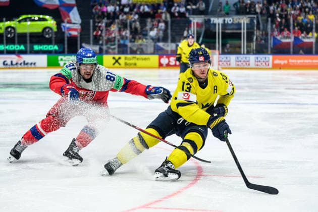 260518 Matej Blumel of Czech Republic and Lucas Raymond of Sweden during the 2026 IIHF Ice hockey, Eishockey World Championship, WM, Weltmeisterschaft match between Sweden and Czech Republic on May 18, 2026 in Fribourg. Photo: Jesper Zerman BILDBYRAN kod JZ JZ0719 ishockey ice hockey ishockey-vm 2026 vm 2026 iihf world championship sverige sweden tjeckien czech republic bbeng Copyright: JESPERxZERMAN BB260518JZ154