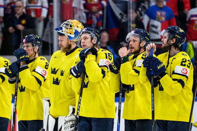 260518 Jack Berglund and Jacob De La Rose of Sweden looks dejected after the 2026 IIHF Ice hockey, Eishockey World Championship, WM, Weltmeisterschaft match between Sweden and Czech Republic on May 18, 2026 in Fribourg. Photo: Jesper Zerman BILDBYRAN kod JZ JZ0719 ishockey ice hockey ishockey-vm 2026 vm 2026 iihf world championship sverige sweden tjeckien czech republic bbeng depp Copyright: JESPERxZERMAN BB260518JZ161
