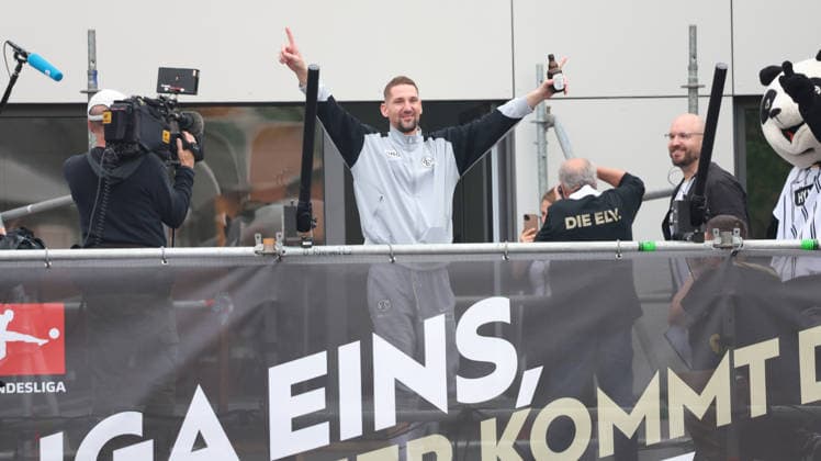 18.05.2026, xrekx, Fussball 2.Bundesliga, SV Elversberg - Aufstiegsfeier v.l. Frank Lehmann (SV 07 Elversberg) (DFL DFB REGULATIONS PROHIBIT ANY USE OF PHOTOGRAPHS as IMAGE SEQUENCES and or QUASI-VIDEO) Elversberg