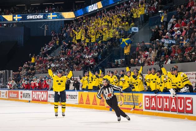 FRIBOURG, FRIBOURG - MAY 18: Sweden players celebrate after scoring during the 2026 IIHF World Championship, WM, Weltmeisterschaft Preliminary Round Group B match between Sweden and Czechia at BCF Arena on May 18, 2026 in Fribourg, Fribourg, Switzerland. Copyright: xLivioxBaeriswylx xSPPx Sportspressphoto_SPR149743
