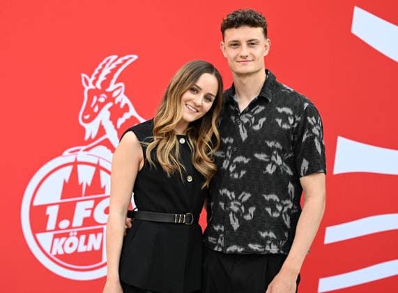 18.05.2026, xophax, Fussball 1.Bundesliga, Köln Cologne , 1.FC Koeln. Saisonende. Sommerpause. Saisonabschluss in der Kölner Flora. Eric Martel ( 1.FC. Köln ) , rechts und Freundin Caro Koeln