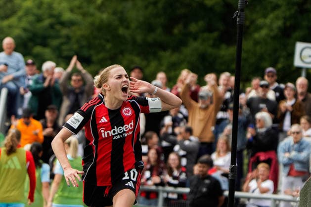 FRANKFURT, GERMANY - May 17: Laura Freigang (10 Eintracht Frankfurt) celebration during Google-Pixel Frauen Bundesliga at Stadion am Brentanobad on Saturday 17th May, Frankfurt, Germany.  Copyright: xMelinaxFeldges xSPPx Sportspressphoto_SPR149777