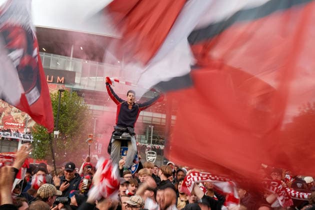 Arsenal v Burnley 18 May 2026, London - Premier League Football - Arsenal v Burnley - Arsenal fans gather outside of the Emirates Stadium - Photo: Jacques Feeney Offside. London UK Copyright: xJacquesxFeeneyx xOffsidexOffside