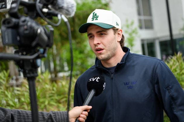 260519 Linus Karlsson of Sweden at a press event during the 2026 IIHF Ice hockey, Eishockey World Championship, WM, Weltmeisterschaft on May 19, 2026 in Bern. Photo: Jesper Zerman BILDBYRAN kod JZ JZ0720 ishockey ice hockey ishockey-vm 2026 vm 2026 iihf world championship pressträff event meeting sverige sweden day 5 bbeng Copyright: JESPERxZERMAN BB260519JZ007