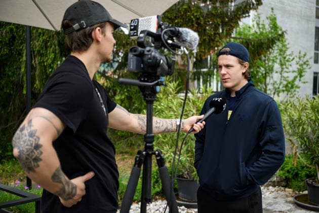 260519 Ivar Stenberg of Sweden at a press event during the 2026 IIHF Ice hockey, Eishockey World Championship, WM, Weltmeisterschaft on May 19, 2026 in Bern. Photo: Jesper Zerman BILDBYRAN kod JZ JZ0720 ishockey ice hockey ishockey-vm 2026 vm 2026 iihf world championship pressträff event meeting sverige sweden day 5 bbeng Copyright: JESPERxZERMAN BB260519JZ029