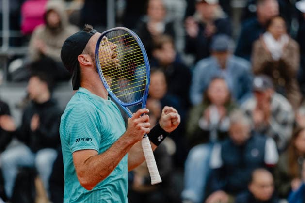 TENNIS - French Open 2026 PARIS,FRANCE,19.MAY.26 - TENNIS - ATP, Tennis Herren World Tour, French Open, Roland Garros, Grand Slam, qualification. Image shows the rejoicing of Jurij Rodionov (AUT).  GEPAxpictures xFrancoisxAsal