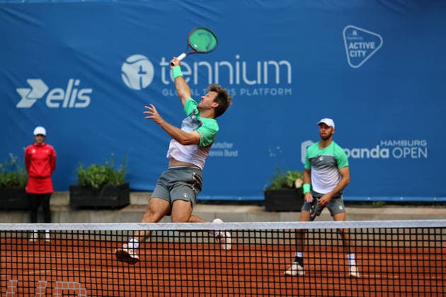 Bitpanda Hamburg Open am Hamburger Rothenbaum, ATP, Tennis Herren 500, Doppel: Tim Pütz (h.) und Kevin Krawietz (am Netz).