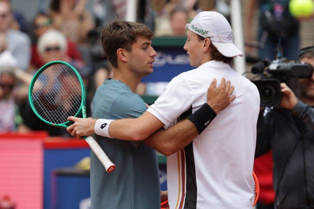 2026.05.19, xFSx, Bitpanda Open Hamburg ATP500, Achtelfinale, Herren-Tennistunier in Hamburg , Am Rothembaum in Hamburg ,Flavio Cobolli (ITA) gratuliert Ignacio Buse (PER) zum Sieg Copyright: HMBxMedia FernandoxSoares