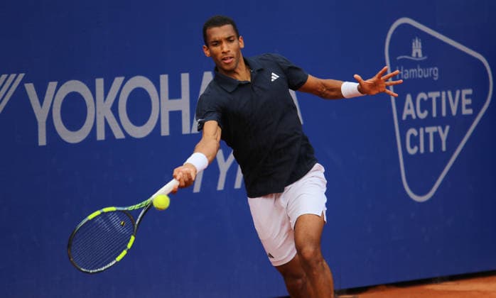Bitpanda Hamburg Open, ATP, Tennis Herren 500 am Hamburger Rothenbaum. Der an Nr. 1 gesetzte Felix Auger-Aliassime aus Kanada.