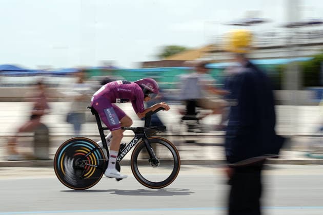 France™s Paul Magnier of Soudal Quick-Step cyclamen jersey during Stage 10, an individual time trial at the Giro d™Italia, from Viareggio to Massa, Italy, Tuesday, May 19, 2026.  Copyright: xMarcoxAlpozzi LaPressex